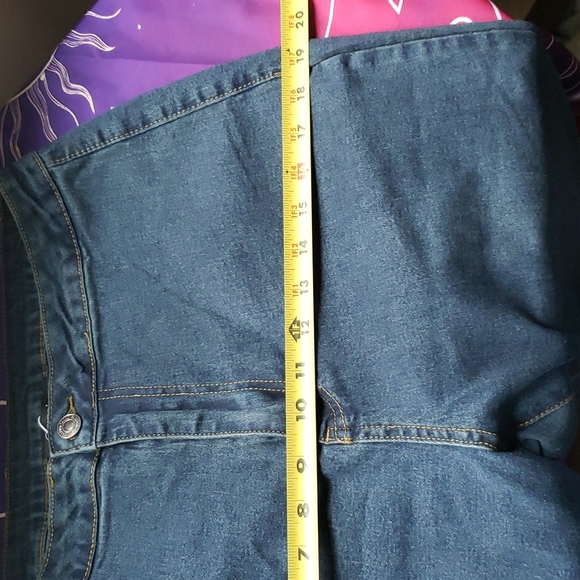 NWT High-rise flare jeans - Picture 13 of 14